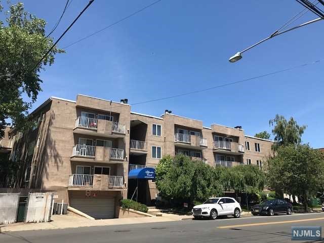 Convenient location. 2 bedrooms , 2 full bathrooms. All hardwood floors. laundry in unit. Large living room with fireplace and dinning area. Balcony through out the living room. 2 cars parking lot indoor parking. Easy go to everywhere. Don't miss the chance !