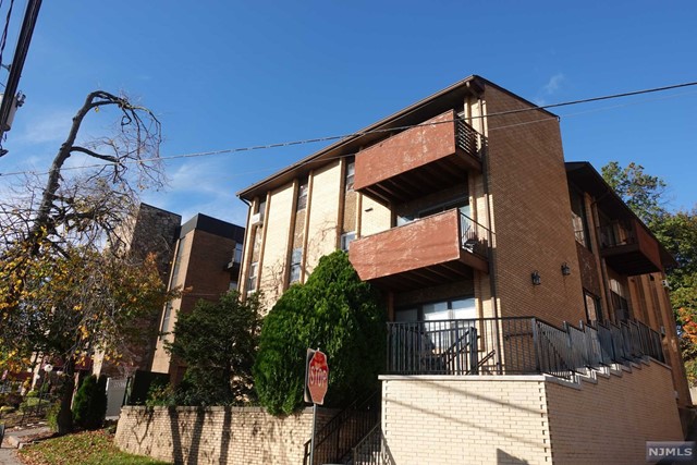 Recently renovated 1 BR apt w/ cathedral ceiling, balcony, located within walking distance to NJ TransitTrain & Bus Stop. Freshly painted, floors refinished. Galleykitchen w/ granite tops, vinyl flooring, refrigerator, electric stove/oven, dishwasher. Full bath, tub to be updated. Plenty of closet space. Rent includes heat, hot water, water, tenant pays electric. Assigned storage closet in basement. Coin-operated laundry in basement. Reserved parking space for 1 car in rear of building for $50/Month. Application, credit & background check, tenant pays fee. No pets. No smoking in apt, hallways or on premises. Great for commuters! Must See!