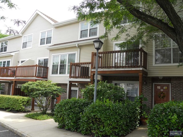 Westgate condominium.Gated community.Chelsea model on 1st floor.Mostly renovated such as newer kitchen with newer appliances,newer laminated hardwood floors,refinished bathroom with newer sink.Ready to move-in.Indoor swimming pool and gym in the complex.outside one parking space.Plenty of visitors parking spaces in the complex.There's back entrance for residents only besides front entrance from Rt 46.Easy commute to NYC.It will be painted freshly and one ruined air filter cover in the living room will be replaced to new one.2 bedrooms,1 bathroom.