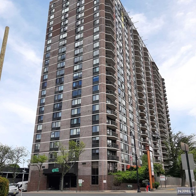 A large 1 bedroom condo offered in a full service building in Cliffside. This one and a half bath condo is located on the 21st floor with spectacular southerly NYC views. The apartment is very bright and clean and is move in condition. It has a very large living area with a half bath off to the side that convenient for guests. The bedroom features a large walk in closet and large bath area. The large eat in kitchen has a refrigerator, dishwasher, range and microwave. There is also a lot more closet space throughout the entire apartment. The amenities in the building include 24 hour doorman, pool, pickle ball courts, gym, fitness studio, library and community room.