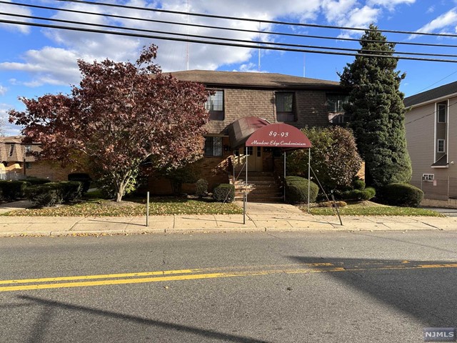 Experience refined living in this meticulously renovated 1-bed, 1-bath condo in Ridgefield Park, NJ. Revel in the beauty of a complete gut renovation featuring granite countertops that add a touch of luxury to the modern aesthetic. With on-site laundry and storage, plus proximity to shopping, public transportation, and the George Washington Bridge, this condo offers both opulence and convenience.