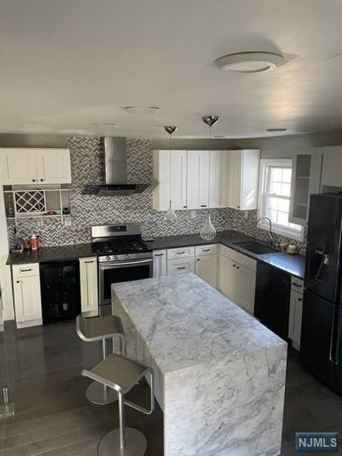 MODERN OPEN FLOOR PLA, 1ST FLOOR UNIT OFFERING NEWER KITCHEN, NEWER BATHROOM WITH HEATED FLOORS, JAPANESE SOAKING TUB, CUSTOM WALL PAPER, LAUNDRY IN UNIT, USE OF YARD, PARKING AVAIL, PETS OK WITH APPROVAL