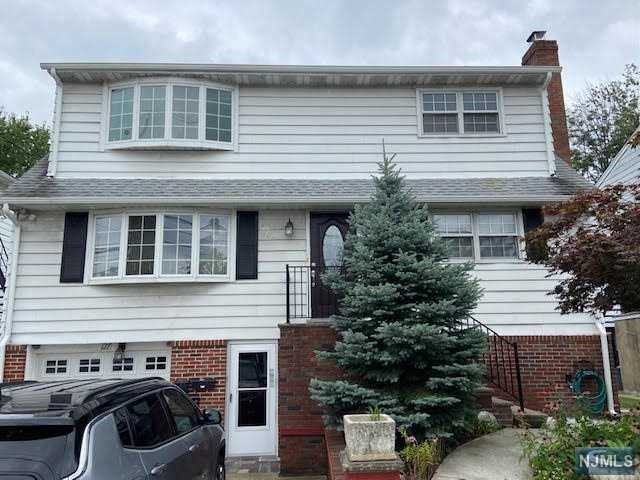 OWNER OCCUPIED, SECOND FLOOR APARTMENT featuring EIK, LR, FB, Main BR, office or small BR. Please note, no use of yard, on-street parking, no laundry, no smoking and no animals. Tenant insurance, NTN report and interview required.