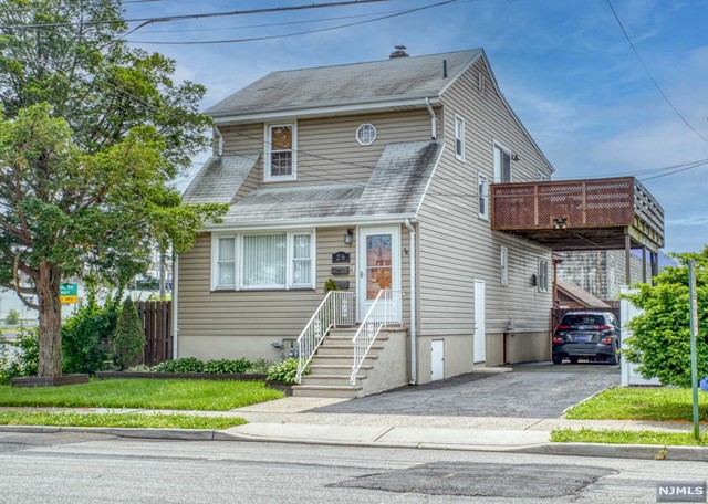 This one bedroom apt has plenty of space for a home office, workout area, or other needs that typically occupy a second bedroom. Parking for 2-3 cars, detached garage in back yard w electricity, deck, use of yard, and in unit laundry. Pets welcome!