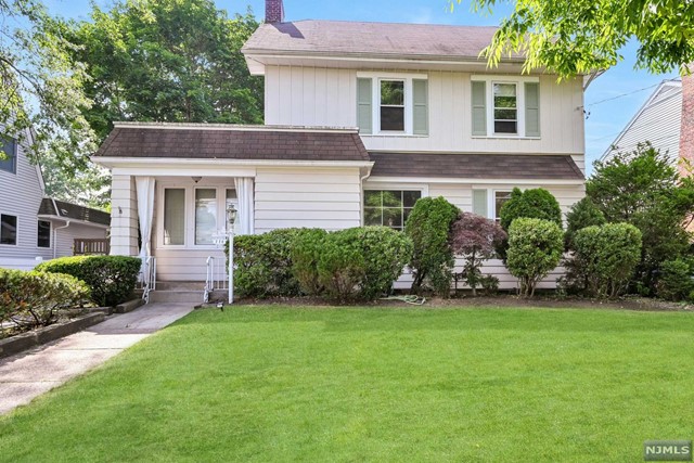 Nestled on a picturesque cul-de-sac in the heart of Ridgewood, this charming colonial home offers 3 bedrooms and 2.5 baths. Enjoy the convenience of being close to top-rated schools, lush parks, public transportation, a community pool, and the vibrant town center. The property boasts over 1800 sqft of living space, complete with a detached garage. Recent updates include a third-floor bedroom or office space. Additional central air conditioning and a large TV in the living room, provided for tenant use by the landlord. Pets conditional.