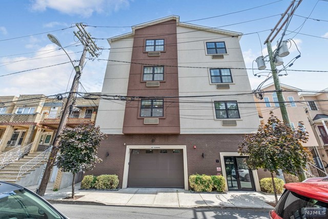 This luxury 1-bed, 1-bath apartment offers an open-concept layout with a spacious master bedroom featuring dual closets. The designer kitchen boasts granite countertops and stainless-steel appliances. Some other key features include hardwood floors, ceramic bathroom tiles, and 1 private garage parking spot included. Amenities include on-floor washer/dryer access. Conveniently located near shops, restaurants, and transportation for an easy commute to NYC. Pet-friendly with a weight limit of 25lbs and a $200 non-refundable fee. Tenant responsible for electric, water, sewer, and 1- Month broker fee.