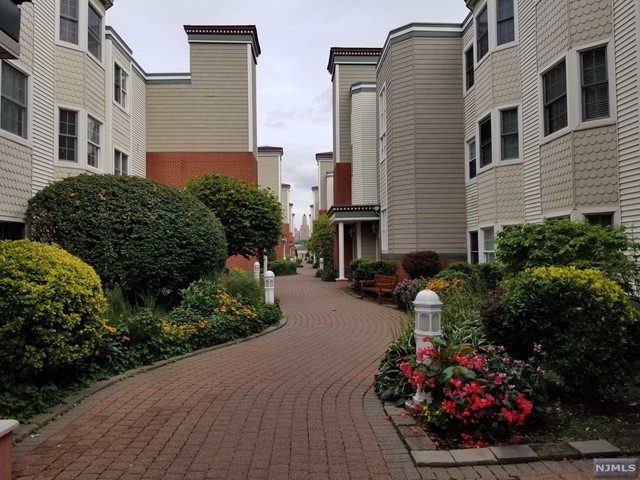 ON THE WATER WITH A SPECTACULAR SOUTH VIEW!!! SUNNY 2 BEDROOM 2 BATH AND DEN, WASHER/DRYER, SHOPPING NEARBY, 24 HR GATED SECURITY, ELEVATOR BLDG. INSIDE PARKING (1CAR). HARDWOOD FLOORS, GRANITE COUNTER, UPDATED KITCHEN AND BATHROOMS AND GRACIOUS SPACE OF 1456 SQFT, PERFECTLY PLACED BEDROOMS FOR PRIVACY, BUILT-IN CLOSETS, A DEN FOR AN OFFICE/OR GUEST ROOM.