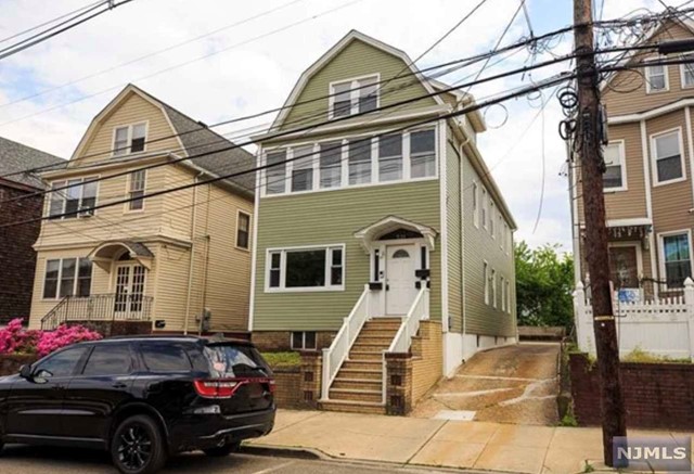 Beautifully renovated spacious 3rd fl. 1 Bedroom Apartment with stainless steel appliances. Close to all public transportation. Washer/Dryer on site! CENTRAL AIR/HEAT. HARDWOOD FLOORS. Sorry NO Pets
