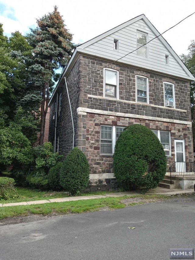 Cozy 2 bedroom and 1 bath apartment for rent in Cliffside Park. Walking distance to town, shops, dining and entertainment. Wash and fold pick up and delivery service available. Handy man on premises. Heat & Hot water included. Ideal for a Professional. Near to public transportation. (Hoboken and NYC) Small pets allowed. ($50 each pet) Move in ready! Call to make an appointment for your tour today!