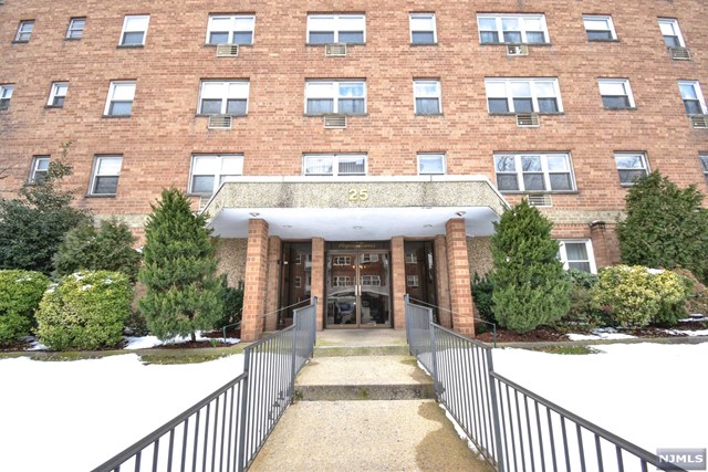 1 Bedroom Condo located next to NYC Bus and Train. One Parking Spot Included. 750 Sq Ft, needs updating. Perfect for investor or anyone looking for a project home. Sold AS IS. Located on Second floor, laundry located on ground level. Dogs and cats allowed up to 30 lbs. . Maintenance includes heat, gas, water, and parking. Open House Sunday 3/05 from 1-3PM