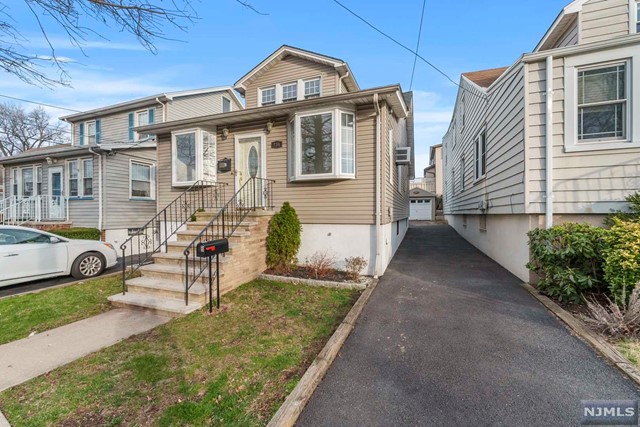 Commuter's Dream! Welcome Home to this beautifully renovated 2 Bedroom, Bonus Room & 1 Full Bath in prime location. Brand NEW kitchen with Quartz Countertops & Stainless Steel Appliances. Convenient access to Washer/Dryer in Basement & plenty of room for Storage Close proximity to public transportation, 15 minute bus ride to NYC!! Quick access to Highways, Rt 3 & I95, making it a 10 minute drive to Manhattan. Book your showing today!