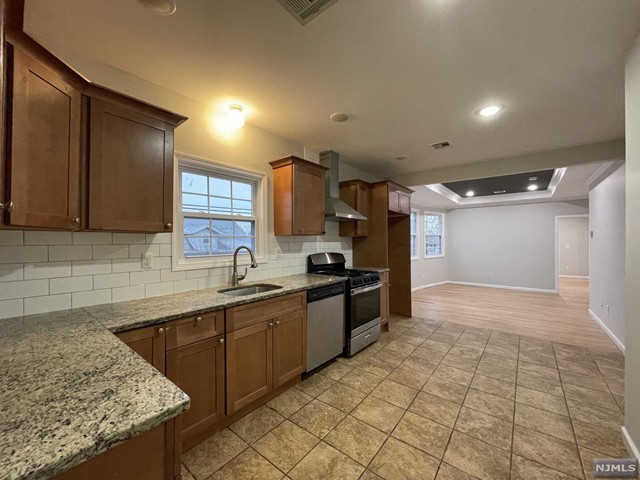 Beautifully renovated apartment located in the heart of the ironbound section. Conveniently located withing walking distance to East Side High, Ann Street School, Lopes meat market, park and with bus stop at the corner. This beautiful unit features large rooms with vaulted ceilings, hardwood floors throughout, huge closets, 2 full baths, kitchen with lots of cabinetry and plenty of counter space. Master suite with huge closet. Owner may consider a small dog/cat
