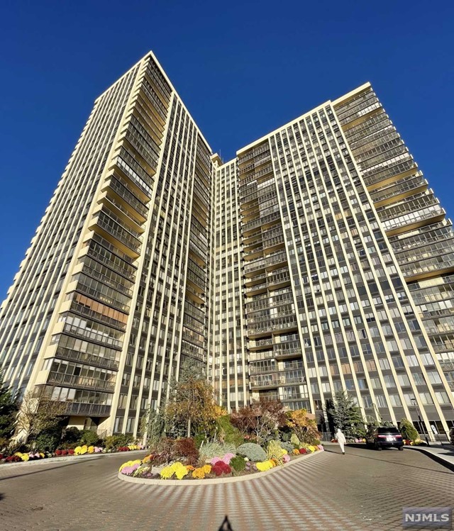 Spacious Corner 2 Br, 2 Bath unit with breathtaking panoramic views of Hudson River and NYC skyline in the residence, topnotch amenities luxury condominium with olympic size outdoor pool, tennis and basketball courts, concierge and more. Featuring open concept, hardwood floors throughout. Large encloused balcony terrace! Master Bedroom suite has a private bath and walk-in closet. Fast commute to NYC 30 minutes express bus with bus stop right outside the building and as well as NYC Ferry. The Asking price is allow you to updated the Apt.