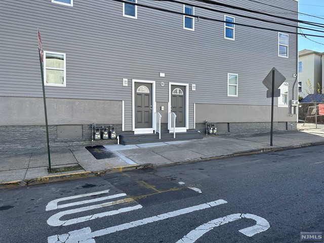 Charming second floor unit that is completely renovated includes new hardwood floors, central air, recessed lighting, new appliances, new windows, quartz countertops and laundry on site. Instant hot water system installed so no waiting for hot water. Close to rt. 78, rt. 1, New Jersey Turnpike as well as Newark airport.