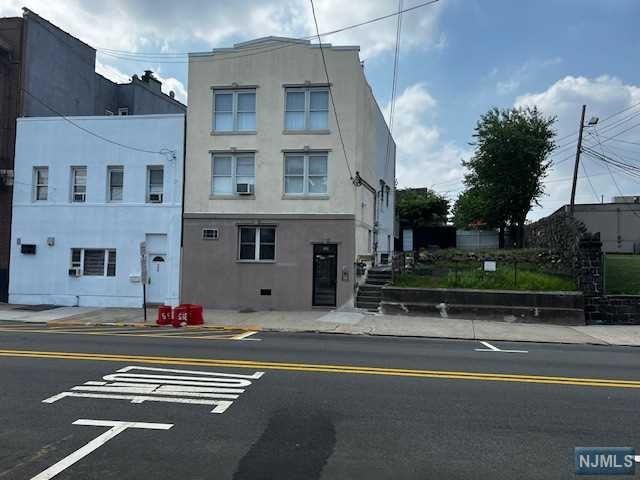 Very nice renovated apartment in the top floor with lots of light. Kitchen with a lot of cabinet space and with refrigerator included. Living/dining area with beautiful hardwood floors. Bedrooms very good size and with good closet space. Excellent location with publice transportation by the door, schools, stores and everything need within waking distance.