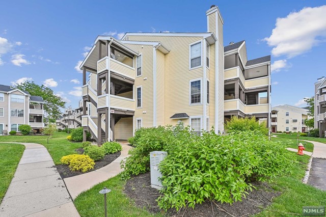 "The Pointe"! This desirable unit features 2 Bedrooms and 2 full baths! Open floor layout with high ceilings and recessed lighting! The wood-burning fireplace will set any mood! Large primary ensuite has a full bath and walk-in closet. Recently renovated modern kitchen with high end cabinets, quartz countertops, new appliances and breakfast bar. Unit has a private terrace ready for any occasion. This gated community features an in-ground pool with a large community center! Located minutes from major highways, Newark Airport, Union train station, and Kean University. NYC bus stop located outside of the community entrance. Condo has a new AC unit, hot water heater, newer furnaces and windows.