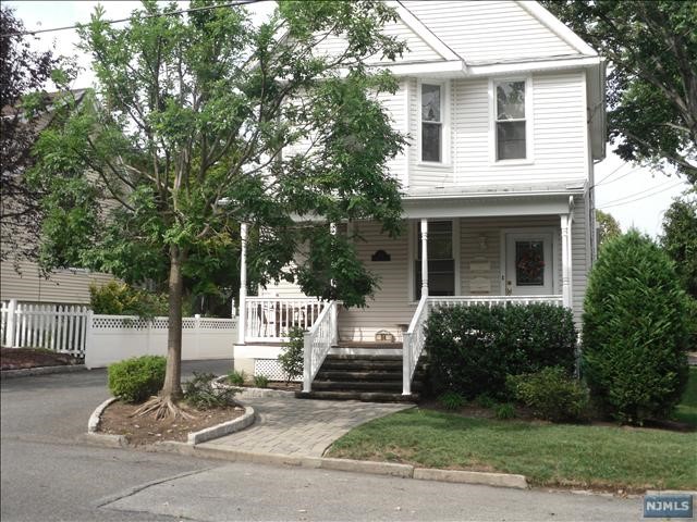 FIRST FLOOR APARTMENT THAT STARTS WITH A LEMONADE PORCH. ENTER THE UNIT INTO A NICE SIZED LIVING ROOM WITH AN OPEN FLOW TO THE UPDATED EAT IN KITCHEN - A BONUS ROOM THAT CAN BE USED AS OFFICE SPACE, FULL BATH, AND BEDROOM WITH WALK IN CLOSET COMPLETE THE UNIT. WALKING DISTANCE TO BUSINESSES, EATERIES, AND NYC TRANSPORTATION! PLENTY OF STREET PARKING WITH NO OVERNIGHT PROHIBITIONS. COIN LAUNDRY ON SITE