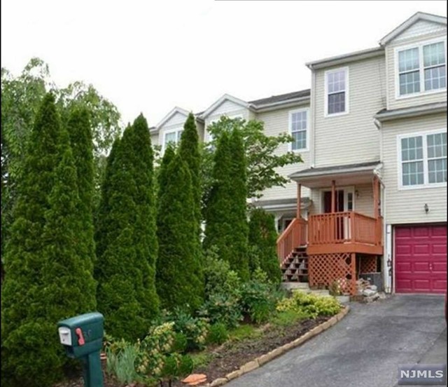 Beautiful Home in Sussex NJ on a cul-de-sac. Wood & Tile floors through out, carpeted steps. Spacious basement, Backyard with potential. This home is well kept by owner. Includes appliance maintenance; 3 season sunroom to backyard. Just an Hr. & half from NYC. A Must see!