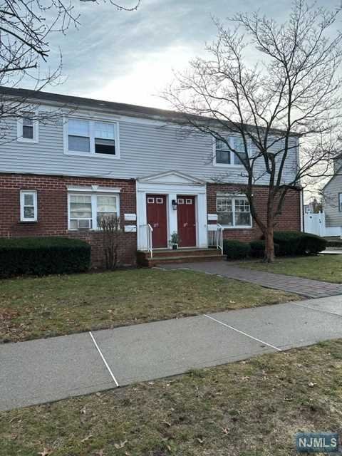 Come home to this 1 bedroom garden apartment that features a living room, one bedroom, a kitchen and one full bath. The monthly rent includes heat, cold and hot water, recycling and common area which includes a beautiful outdoor paver patio with barbecues. Laundry room on premises. Close to transportation, parks, shopping & restaurants. Easy access to most highways. No pets and no smoking.