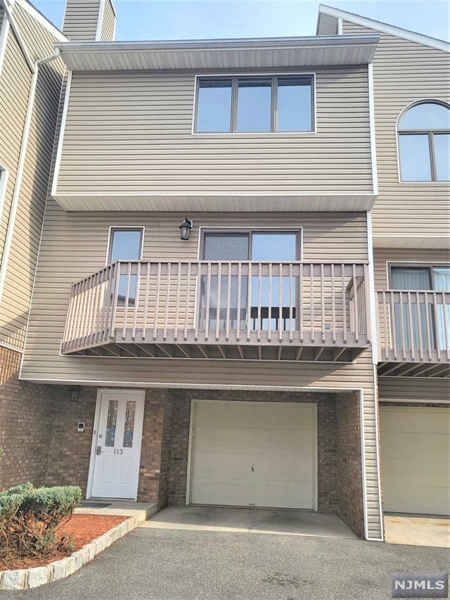 Completely renovated 3 Bed+ Den and 2.5 Bath townhouse in prime location of Palisades Park. Very convenient location to NY bus, park, shopping, restaurants and major highways. Brand new eat in kitchen with beautiful countertops and new appliances. Master bedroom/bathroom with high ceiling , Spacious living room with fire place, Hardwood floor throughout the house. Lower floor has den and 1 car garage/1 car outdoor parking space. All utilities paid by tenant.