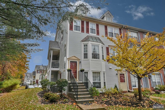 Beautifully maintained end unit townhouse with an outdoor deck overlooking the woods at Darlington Ridge Condominium Association!!! Amazing school system!!! Darlington Ridge has Heated Swimming Pool, 2 Tennis Courts, a Playground and 1 assigned and guest parking. In Mahwah there are several state and county parks including Campgaw Mountain Reservation (with ski area), Darlington County Park and Ramapo Valley County Reservation also Ramapo River runs through the western section of Mahwah. Dogs and Cats are welcome! Close to Transportation!