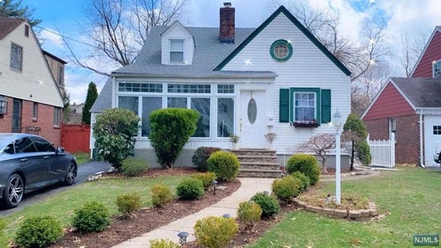 BEAUTIFUL HOME FEATURING 3 LARGE BEDROOMS, 2 MODERN BATHROOMS, MODERN EAT IN KITCHEN, WOOD BURNING FIREPLACE. BASEMENT STORAGE AND LAUNDRY. LARGE BACKYARD. TENANT REPONSIBLE FOR LAWN CARE AND SNOW REMOVAL CLOSE TO NYC TRANSPORTATION, ALL MAJOR HIGHWAYS, PETS CONSIDERED.