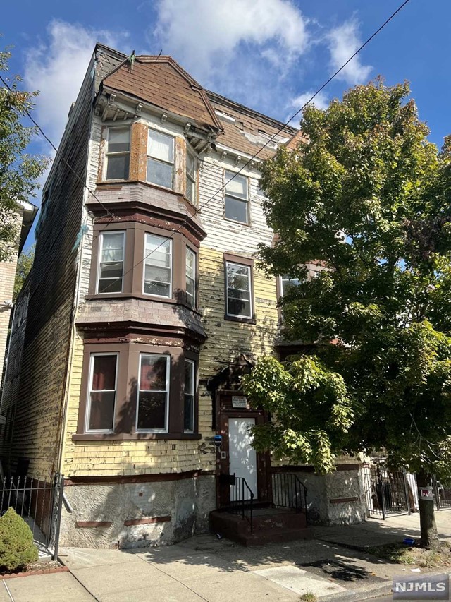 Opportunity Awaits! Awesome 6-unit apartment building on University Heights/Fairmount Border! Building features SIX 3-bedroom 1 bathroom railroad style residential units over three levels, all separately metered with separate utilities. PERFECT prime location!!! 4 blocks from Orange St. Light Rail Stations, directly off of Route 280 and minutes from Route 21. Less than 5 minutes from NJPAC, Prudential, ALL colleges, hospitals and more! As-Is Estate Sale! Building will require full rehab; Buyer responsible CO. Cash, Hard Money, or Reno Loan ONLY! Seller motivated and ready to close.
