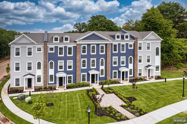 Sales Office tel: 201-431-5025/ parksidesalesnj@gmail.com. New Construction Townhomes! Parkside Lane at Teaneck, a community of 78 townhomes. The New York's unique end home open floor plan is defined by the optional dual sided fireplace which is the only element that separates the large dining and family rooms. Located at the back of this urban inspired home is a generous kitchen with a window to the rear of the home and an island which integrates the kitchen with the dining room. Located along the perimeter of the home, so as not to interfere with the open feel, is a coat closet and a powder room. Eight oversized windows and a pair of sliding glass doors make this ten foot high space bright and airy. This home includes front and rear first floor entrances, nine foot first floor ceilings, two closets, a powder room and a recreation/flex room. An optional first floor office with full bath is available for this home. Close proximity to NYC.