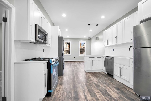 Welcome Home!!This is a Beautiful, Newly Renovated 2bed, 1bath, 3rd floor apartment, in the heart of Bloomfield. This unit features laminated flooring throughout, stainless-steel appliances, in-unit washer/ dryer, large closets, beautiful accents and finishes as well as a luxurious feel!! The master-bedroom has a large walk-in closet; which can also be used as a small office and has plenty of natural light. Take advantage of being just moments from the Watsessing train station (under 30 minutes to NYC) and Garden State Parkway. The proximity to food shopping (Aldi's), restaurants, and local vibrant shops give you the small city feel that makes Bloomfield attractive to all. Schedule your private showing now!!