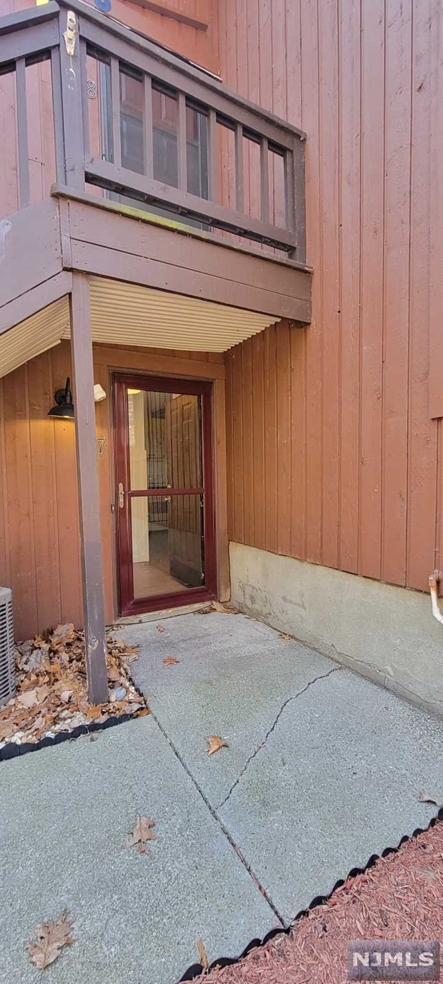 Move right into this newly renovated, 1br 1ba apartment, right in the lovely community of Great George Village, Vernon twp. New kitchen appliances, modern bathroom, large bedroom with a great walk-in closet, and of course, plenty of indoor and outdoor space for relaxation and gatherings with access to the community pool and playground. Enjoy the ski slopes in the winter, Waterpark in the summer, and year-round hiking trails.