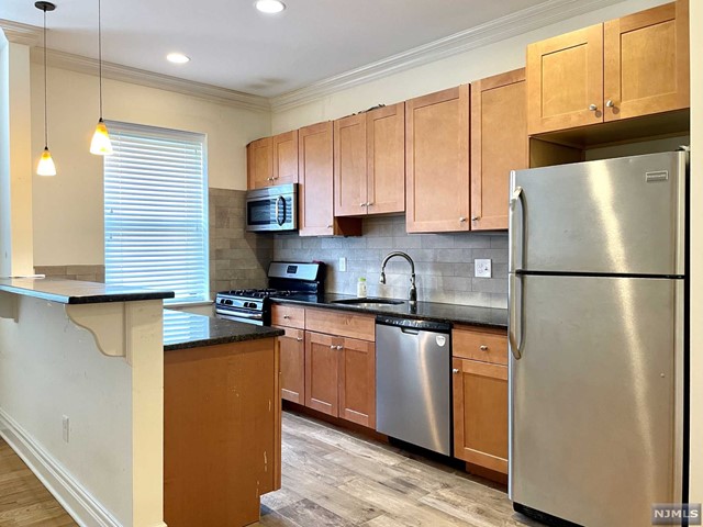PACK YOUR BAGS & MOVE RIGHT IN TO THIS BEAUTIFULLY RENOVATED LARGE & UNIQUE 1 BDR IN HISTORICAL BLDG THAT WAS CONVERTED TO A MODERN OASIS. BOASTS UPSCALE FEATURES AND FINISHES SUCH AS OPEN CONCEPT LR/DR/KITCHEN; SLEEK KITCHEN WITH S/S APPLIANCES,GRANITE COUNTERS, SOLID WOOD MAPLE CABINETS AND BREAKFAST COUNTER. UNIT HAS WIDE PLANK HARDWOOD FLOORS;CROWN AND BASE MOLDING;HIGH CEILINGS; RECESSED LIGHTING;CEILING FANS; WINDOW TREATMENTS; LOTS OF CLOSETS; TILED BATH WITH PEDESTAL SINK; EXTRA SOUNDPROOFING. PERFECT LOCATION FOR SHOPPING AND COMMUTE TO NYC. ACCESS TO ALL MAJOR HIGHWAYS. NEWER LAUNDRY ON PREMISES. RENT INCLUDES HEAT & HOT WATER. STORAGE BINS AVAILABLE AT ADDI'L COST. STREET PARKING ONLY, BUT EASY TO FIND A SPACE. MAPLE GARDENS IS WHERE HISTORY MEETS MODERNITY -BE A PART OF IT! CREDIT REPORT, EMPLOYER VERIFICATION AND INTERVIEW REQUIRED. MAPLE GARDENS IS A SMOKE FREE BUILDING! ABSOLUTELY NO PETS PLS!