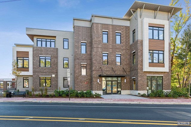 This 4 story newly constructed building is located in the town of Berkley Heights, just 2 blocks away from NJ Transit to NYC. Surrounded by a wide selection of Dining, Shopping, and Entertainment options. The Terrace of Berkley Heights consist of 20 units, as well as a state-of-the-art Fitness Center, Community Lounge, Outdoor Patio and BBQ area, and a reserved indoor parking garage that offers one reserved parking space. Unit 401 consist of an open floor plan with 3 bedrooms, 2 bath at 1795 square feet with sun filled windows and energy efficient appliances. Additionally, located 27 miles outside of New York City, The Terrace at Berkley Heights offers desirable separation from the urban lifestyle, boasting a balance of connectivity, activity, leisure, and peace while providing easy access to midtown Manhattan.