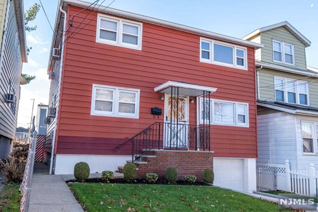 Gorgeous, renovated 2 bedroom/1 bath apartment on the 2nd floor with hardwood floors throughout. All rooms including bedrooms are very spacious. Kitchen has been fully renovated and there is a dining room off the kitchen. No use of yard. Available ASAP. Credit/background check required. 1 month broker fee paid by tenant. Owner is a licensed realtor. vailable 3/1/23. 1 month broker fee paid by tenant. Credit/background check required
