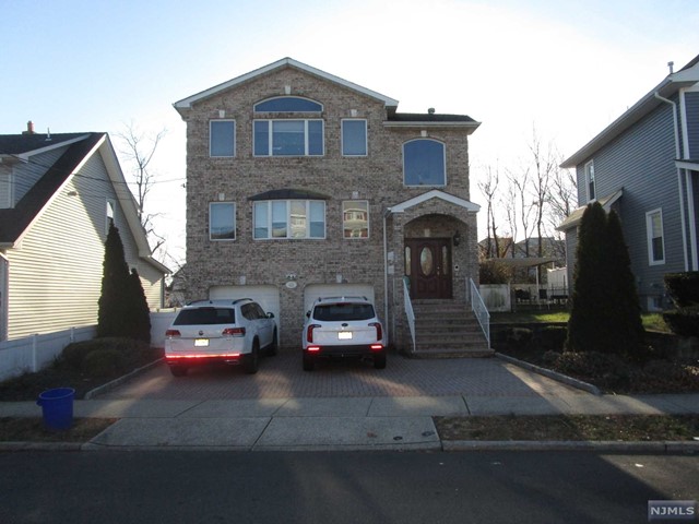 NEWER CONSTRUCTION. BEAUTIFUL RENTAL IN A NEWER 2 FAMILY CONVIENTELY LOCATED . THIS 2ND FLR.APT. IS WALKING DISTANCE TO THE NY TRAIN & BUS. ENJOY THIS SPACIOUS SUNLIT LARGE UPDATED APARTMENT. IT FEATURES: LIVING ROOM W/HARDWOOD FLRS, MEIK WITH CHERRY CABINETS, CTB, DISHWASHER AND A FORMAL DINING AREA. KINGS SIZE MASTER BEDROOM W/ A MASTER BATH, QUEEN SIZED B/R AND A FULL-SIZE BEDROOM AND A CERAMIC TILED BATH. ALL BEDROOMS ALSO HAVE HARDWOOD FLOORS. *AMENITIES ARE; CENTRAL AIR, LAUNDRY HOOK-UPS. 1 GARAGE SPACE AND AN ADDT'L SPACE IN DRIVEWAY, SHARED BACKYARD USE. *THIS IS A MUST SEE! *WON'T LAST!