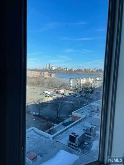 Enjoy views of GW Bridge and NYC skyline, open floor plan 918 SqFt condo in Edgewater. Enter into the all white kitchen with stainless steel appliances, coat closet, Spacious living room with north east exposure. The main bedroom boats of views and walk in closet. Washer/dryer in unit and 1 covered parking space. City Place is situated on the waterfront with ample retail stores and restaurants on-site and EZ commute to NYZAC via Bus or ferry