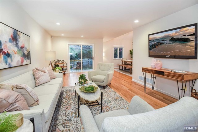 The list of luxury at 33 Bayowski never ends! Sun-drenched, turn-key, recently renovated, spacious, luxurious, and sparkling clean- this is the upscale townhouse you've been looking for. Recently redesigned and renovated, this 3 bed/2.5 bath St Andrew's model is the ideal place for you to relax, host, live and entertain. You'll adore living on a quiet cul-de-sac with private wooded views in a country-club like setting. This open-flow home boasts 2 private decks, a massive primary suite, sun-soaked windows, gleaming and gorgeous wood floors, freshly refinished white kitchen, cozy fireplace, professionally waterproofed basement, and large attached garage. The Highlands offers a resort-like lifestyle with a stunning outdoor pool, playground, tennis, and clubhouse. Conveniently located 40 quick minutes to NYC and just steps from major highways, jitney, mass transit, recreation, parks, education, top-tier dining and shopping. There will never be another like this! Move right in.