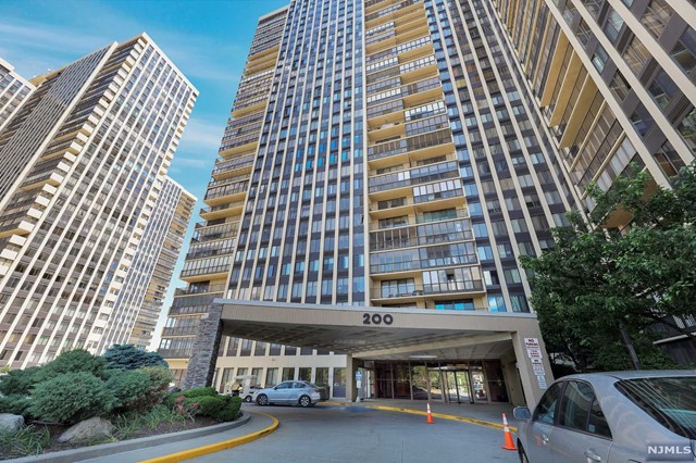 Contemporary , all renovated 1 Bdr, 1 Bth in a full amenity Luxury Hi-Rise, on a high floor with spectacular direct East Views of Hudson River and Manhattan. This beautiful unit features: all hardwood floors, smooth finish ceilings, new modern eat in kitchen with stainless steel appliances & tiled backsplash, bedroom with a huge custom walk-in closet,new doors, enclosed tiled terrace, great storage space, crown moldings & more. Building amenities include 24hr drmn,outdoor swimming pool,tennis courts, skyroom, gorgeous hallways renovation .almost completed.Garage parking $75 a month. NYC Transport,shops,schools and parks at door!!. A Must see!!