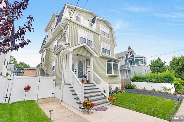 Situated in Bergen County's prime neighborhood, this untouched first-floor apartment is a beacon of contemporary luxury. At its heart, a state-of-the-art eat-in kitchen fitted with the latest stainless steel appliances transitions into a sunlit living room. Two airy bedrooms and a modern bathroom complete this floor, enriched by gleaming hardwood floors. But the crowning feature? Direct access to a massive, beautifully manicured backyard, perfect for relaxation or entertainment. Below, a versatile bonus room is enriched by a full bathroom and a dedicated side entrance. Modern laundry needs are met with a top-notch washer/dryer, and ample storage ensures tidiness. With three separate entrances (front, rear, side), convenience is maximized. Just a block from Palisade Ave, transportation is effortless ideal for commuters. Enjoy proximity to the NYC skyline, major highways, shopping centers, parks, renowned schools, and worship places.