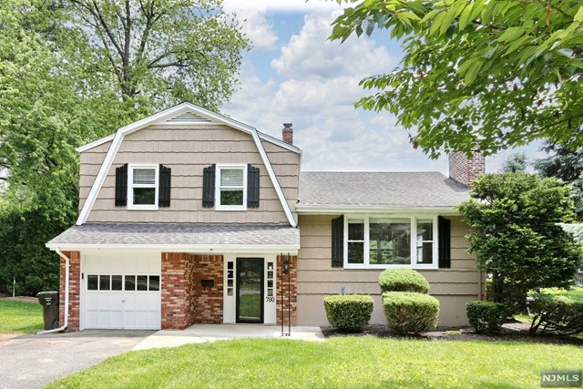 Pristine and Beautifully updated home in absolute move-in condition. Renovated 3 Bedrooms / 2.5 Bath Split-level. Family room that can be used as a den. Fully Finished Basement, Hardwood floors throughout except basement. Tenants are responsible for snow removal and lawn care. Great location, Stop Looking! Move-In Right away.