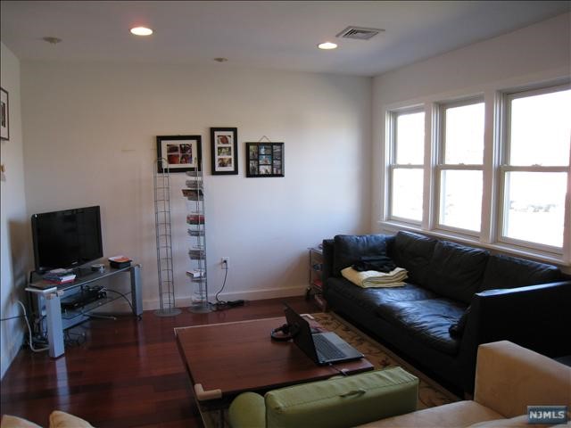 BEAUTIFUL,RENOVATED,NICE OPEN KIT,ALL HARDWOOD FL.,JACUZZI TUB & SHOWER,FACING EAST,C/A/C,NICE SIZE DECK,WALK TO NY TRANS,LAWNCARE BY LANDLORD
