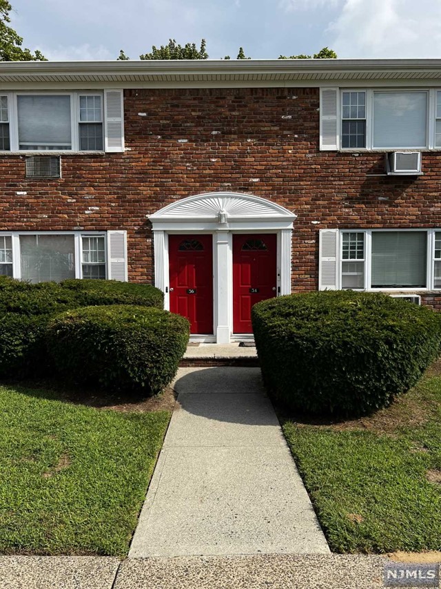 CHARMING 1ST FLOOR ONE LEVEL UNIT WITH A GARAGE! FEATURES LIVING ROOM, EAT IN KITCHEN,LARGE 1 BEDROOM,STACKABLE WASHER/DRYER, FRESH PAINT & 1 CAR GARAGE WITH ELECTRIC!! VACANT & AVAILABLE FOR A QUICK CLOSING!