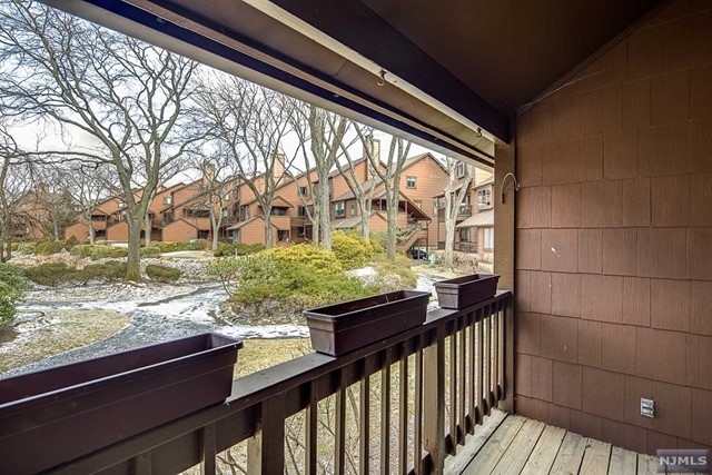 Charming 2 bedroom/2 full bath split level unit w/parking (Cape Cod Model w/1006SF) in the desirable gated community of Harmon Cove just a few miles from New York City. Modern kitchen with stainless steel appliances, upgraded bathrooms. Gas heat & central air. Harmon Cove offers many amenities, including 24 hour security, pool, tennis & basketball courts, clubhouse, playground, bar, scenic water front trails & marina. Easy NYC commute with bus stop in complex as well as shuttle to train station & school.