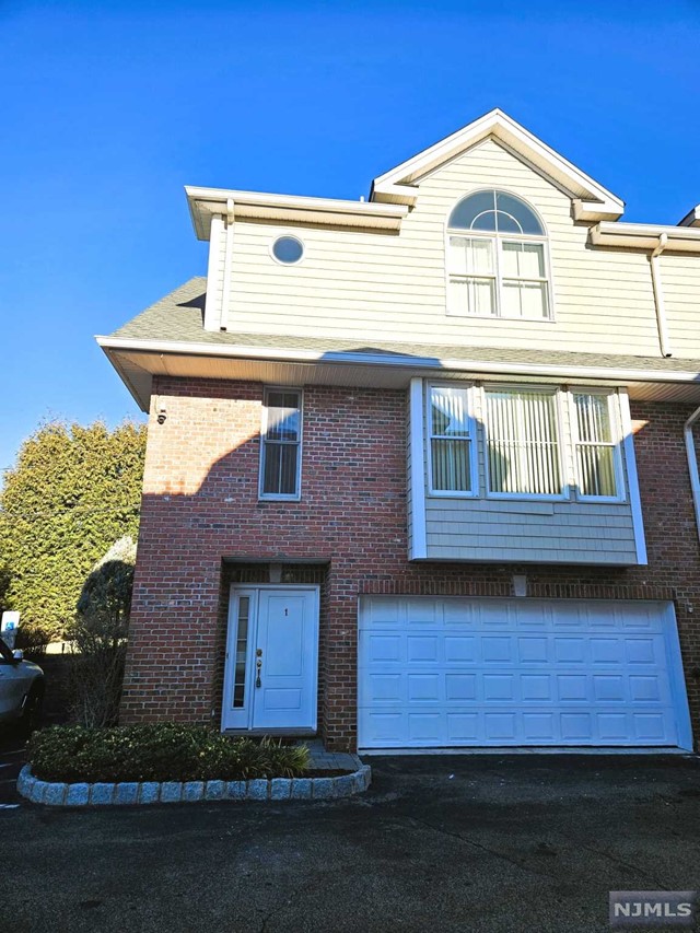 VERY NICE CONDITION AND FRESHLY PAINTED ENTIRE HOUSE. ALL HARDWOOD FLOORS THROUGHOUT, GRANITE COUNTER TOPS, SS APPLIANCES, CENTRAL A/C, MULTIPLE HEATING ZONES, WASHER/DRYER IN UNIT. CONVENIENT LOCATION TO SHOPS, PARK, MAJOR HIGHWAYS. NY EXPRESS BUS WITHIN WALKING DISTANCE. A SMALL DOG MAY BE CONSIDERED.