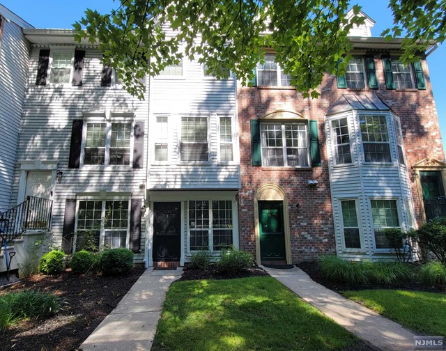 Beautiful ground level one bedroom condo unit in Darlington Ridge. Washer/dryer in unit and one assigned parking. Community amenities include a heated pool, club house and tennis courts. NJ Transit bus picks up at the complex entrance and a short distance to train lines. Schedule your private viewing today!