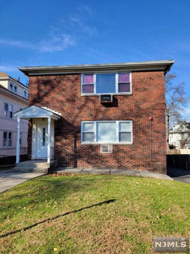 DUPLEX STYLE APARTMENT, VERY SPACIOUS AND BRIGHT UNIT. NEW TOILET AND VANITY WILL BE INSTALLED.TOUCH UP PAINT. ONE ASSIGNED PARKING IN THE REAR OF THE BUILDING.