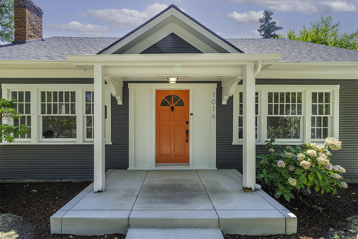 Charming and fully renovated 1924 bungalow in the heart of East Medford! This 4-bed, 3 bath home offers over 2,500 sqft of updated living space with a stunning chef's kitchen featuring granite counters and a 6-burner stainless gas range. Primary bedroom is conveniently located on the main floor. Enjoy the flexibility of a finished detached bonus unit—perfect as a guest suite, office, or creative space. Also includes an unfinished basement for extra storage or wine cellar. Located in a desirable, accessible neighborhood close to shopping, dining, medical, and entertainment. Classic character meets modern comfort—don't miss this rare opportunity!