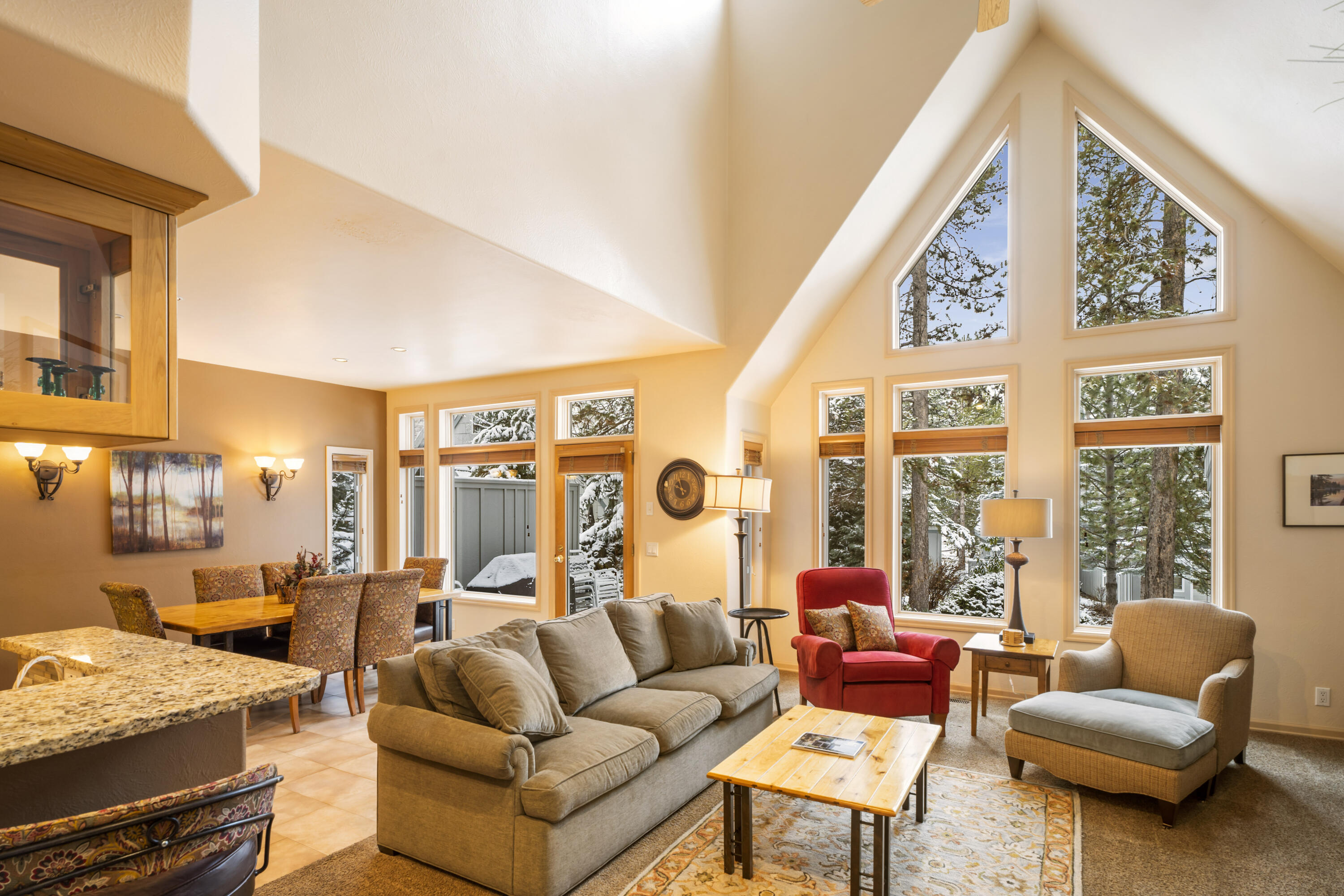 TH# 34 -J-- 10% Deeded ownership (5 Weeks) in this large beautifully decorated and furnished townhome. StoneRidge Townhomes-Sunriver has a clubhouse with a pool, workout room, Jacuzzi/hot tub, steam room and sauna. Tennis courts and bikes available. A professional management team is onsite to assist with any needs owners may have. This home is a rental option home and you can exchange weeks through RCI. Home was beautifully refurbished in March 2019