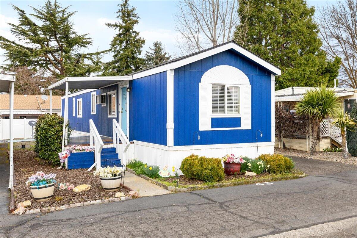 Single wide mobile home built in 1994 in a very conveniently located 55+ park. It boasts 3 bedrooms and 1 recently updated bathroom and kitchen with a farm sink. New carpet and vinyl floors were recently installed. Nice washer and dryer come with. This home would be perfect for anyone wanting a home close to everything the valley has to offer. Water, Sewer, and trash provided. Please see private remarks and attached docs for Park rules, application and some resources for financing options. Easy to show, Come tour today!