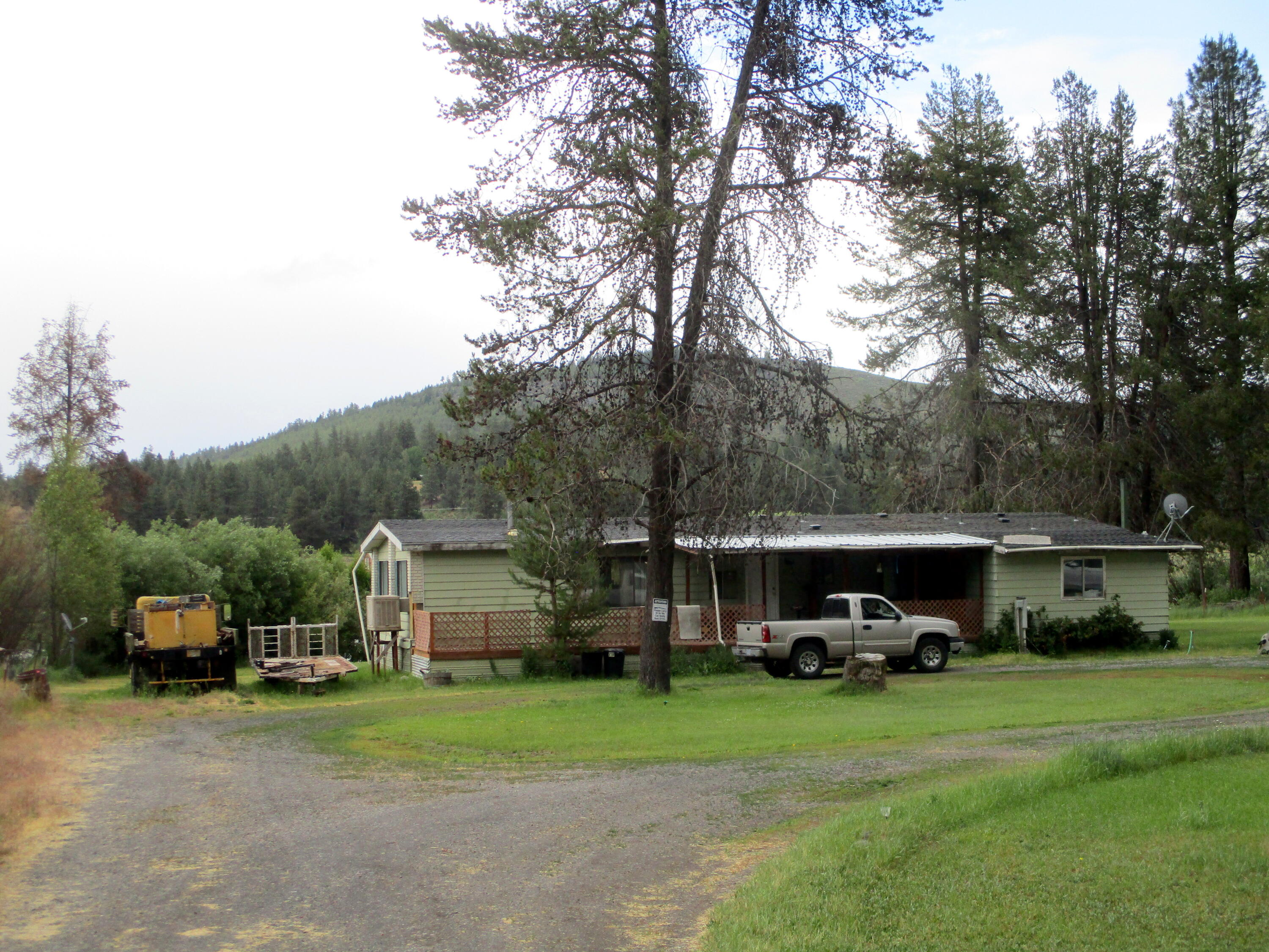 Williamson Riverfront! 2 Bedroom 2 Bath Manufactured Home & Shop. This is the ideal location for the Fishing Enthusiast. 2 Tax Lots totaling 2.16 Acres with nearly 270' of Williamson River Frontage. 2nd lot also has septic system for RV etc. Within Minutes of Sprague River, Agency Lake, Wood River Wetlands, & Crater Lake National Park.
