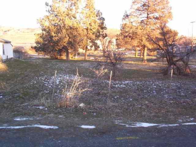 Chelsea Block 14, Lot 4. Owner Will Carry With 25% Down Payment At 7% Interest Only For 1 Year. Lot Is In A Good Location & Zoned Md. Water And Sewer In Front Of Property At Street. Power Close. Lot Fronts On Chelsea St. Sale May Be Subject To A 1031 Exchange.